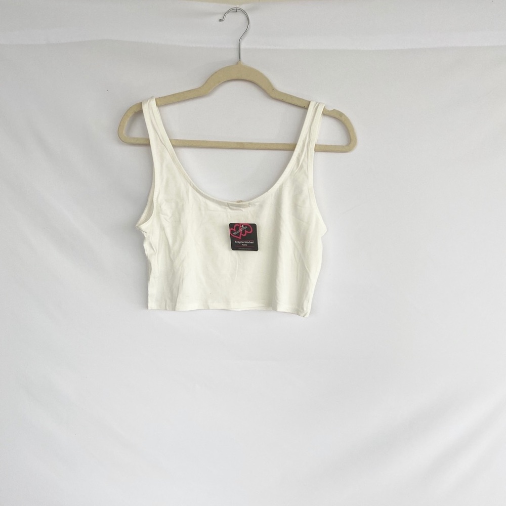 🦋3/$30 White Crop Tank Top - Picture 3 of 3